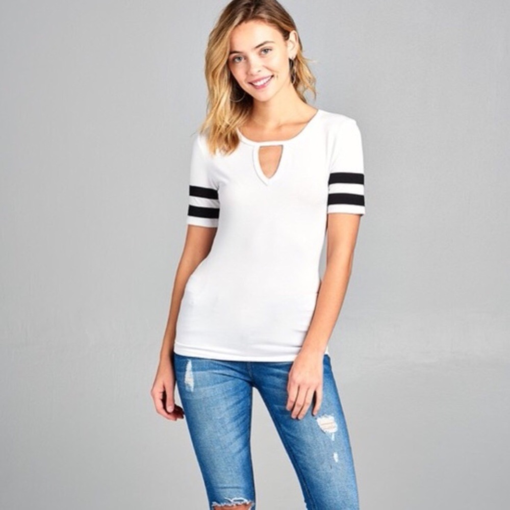 Keyhole football top black and white.